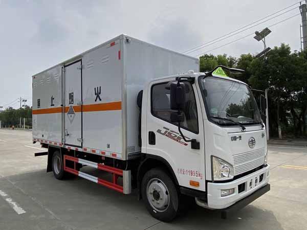 楚勝牌CSC5120XZWCA6型雜項(xiàng)危險物品廂式運(yùn)輸車