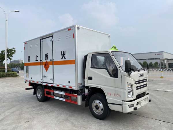 楚勝牌CSC5040XQYJ6型爆破器材運(yùn)輸車