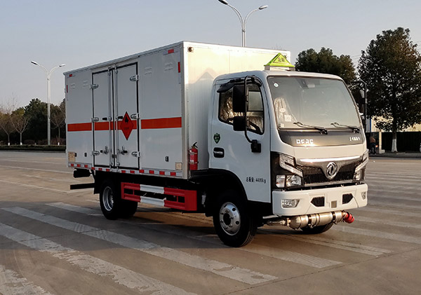 舜德牌SDS5045XRYEQ6型易燃液體廂式運輸車